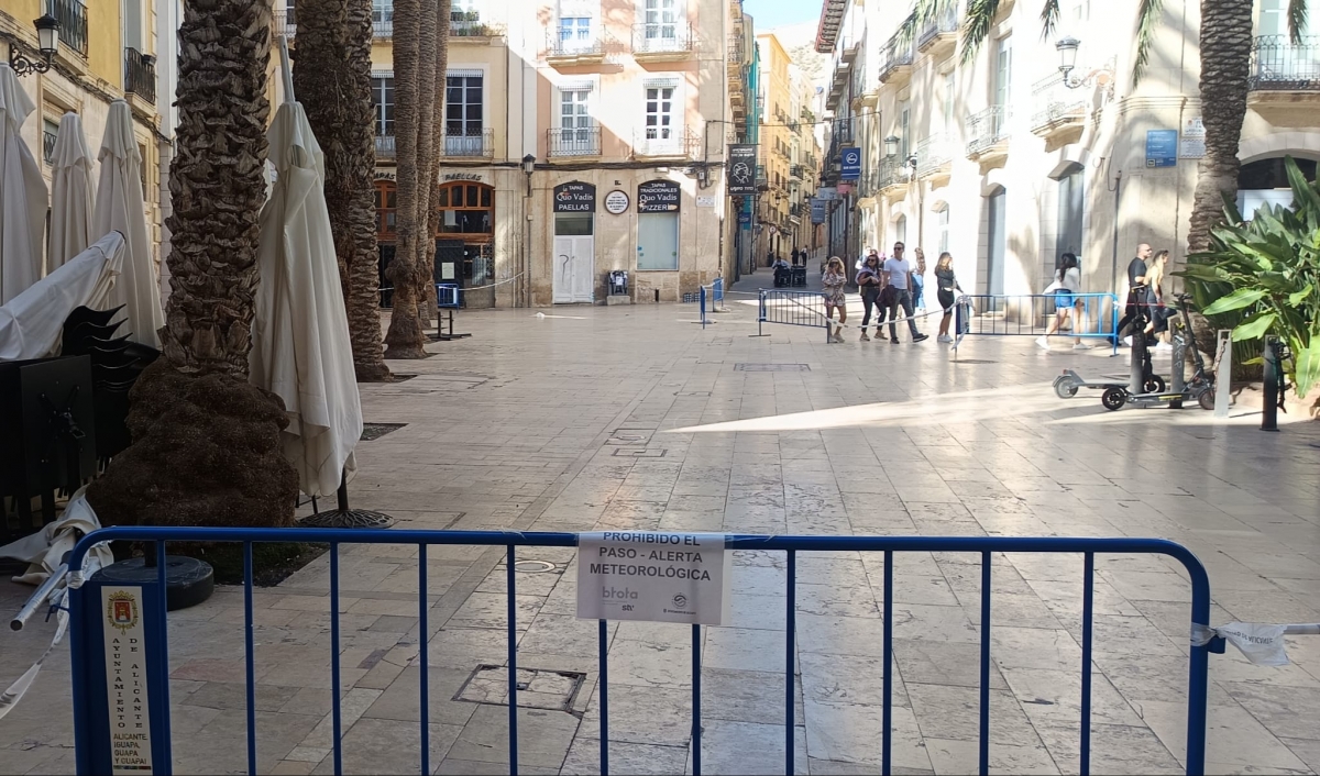 Alicante suspende el carnaval en colegios por el viento y analizará si se cancela el Sábado Ramblero