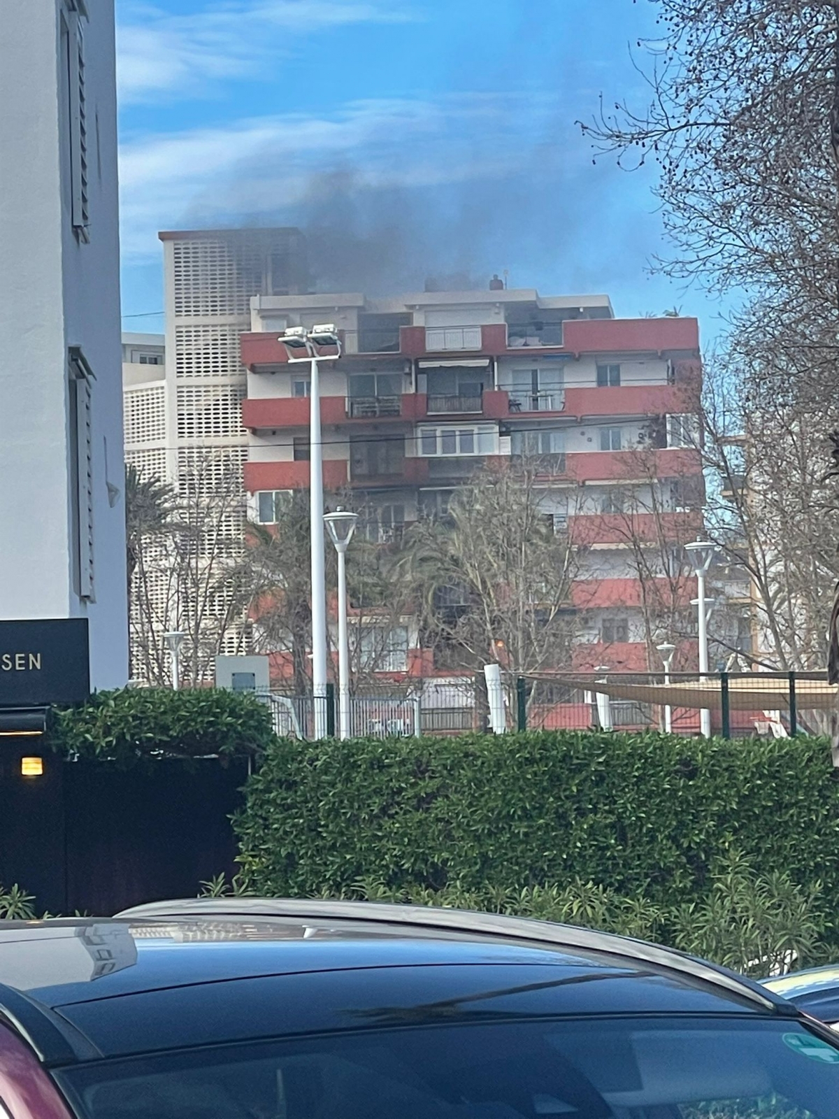 El incendio de una vivienda en Xàbia deja dos muertos y 40 desalojados de un edificio