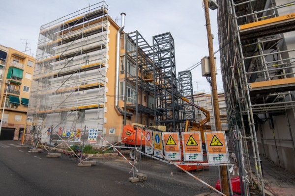 Elche pide una prórroga para la obra del edificio de alquiler asequible de Travalón y para Porfirio Pascual