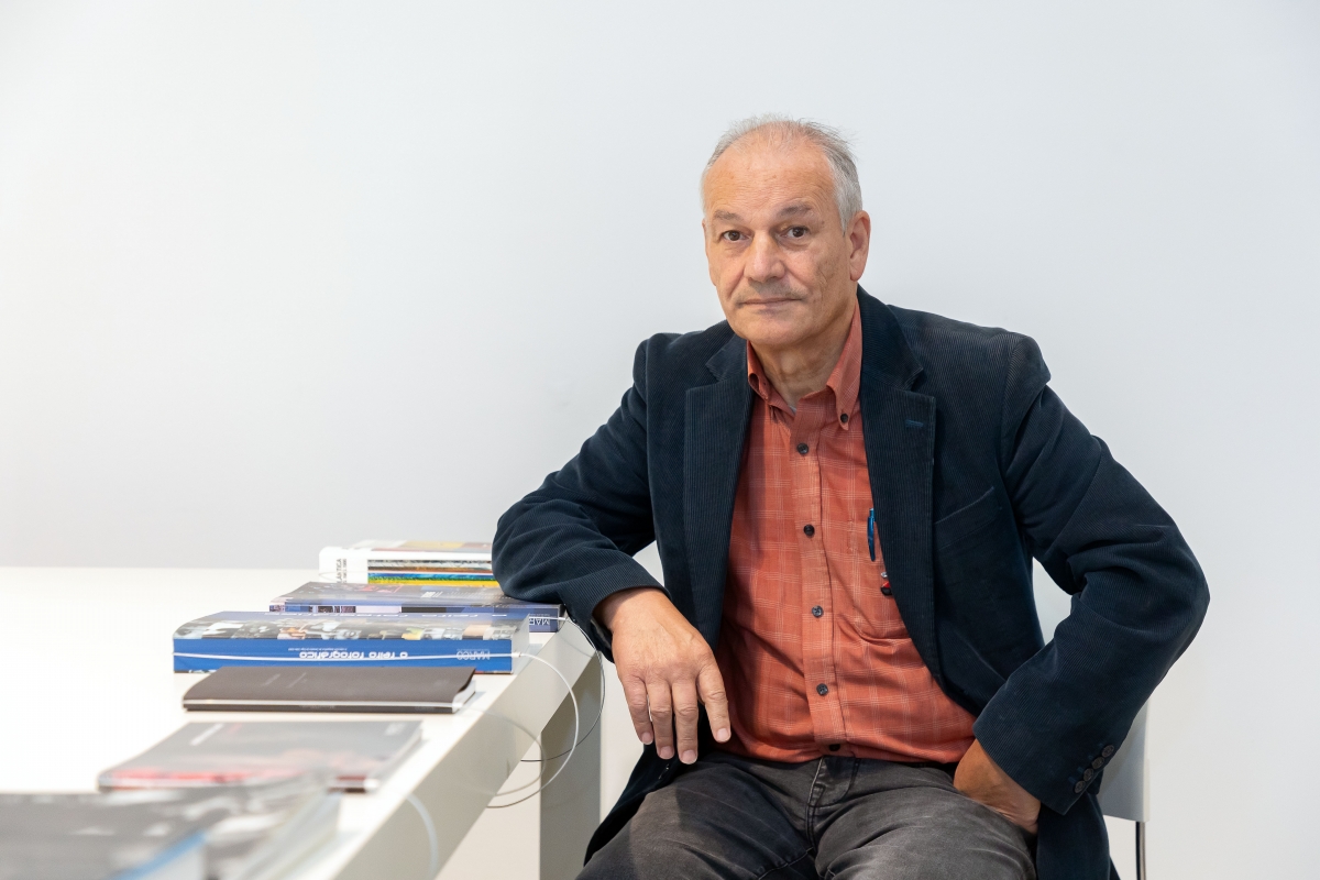 La editorial murciana La Fea Burguesía publica el nuevo libro de poesía del gallego residente en Nueva York Francisco Álvarez 'Koki'