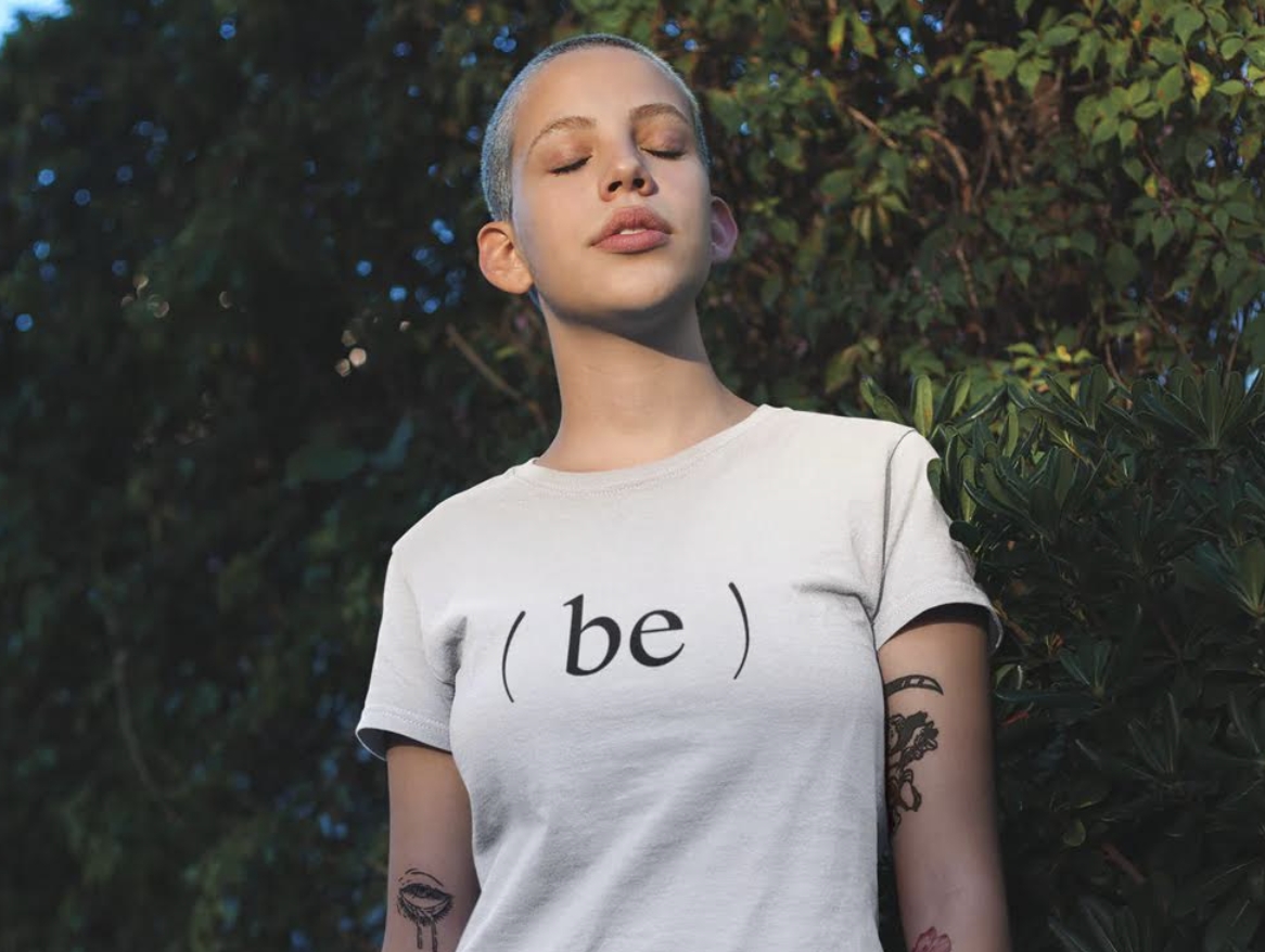 Arte, filosofía y diseño textil desde Soneja: (be) crea ropa como soporte de expresión personal 