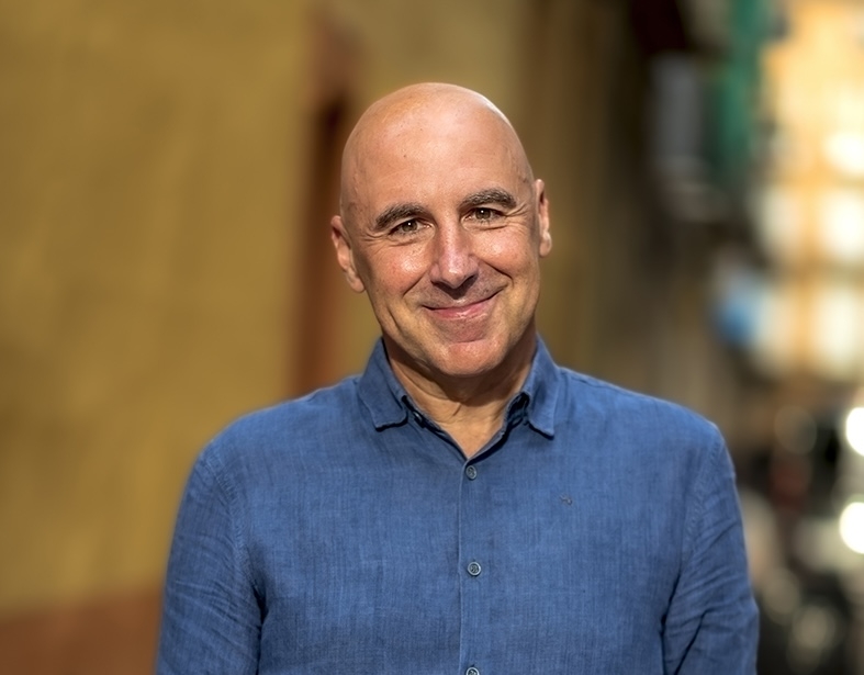 Libros y cómic | Silvestre Vilaplana guanya el 45é Premi Enric Valor amb una novel·la sobre l’addicció al joc entre joves