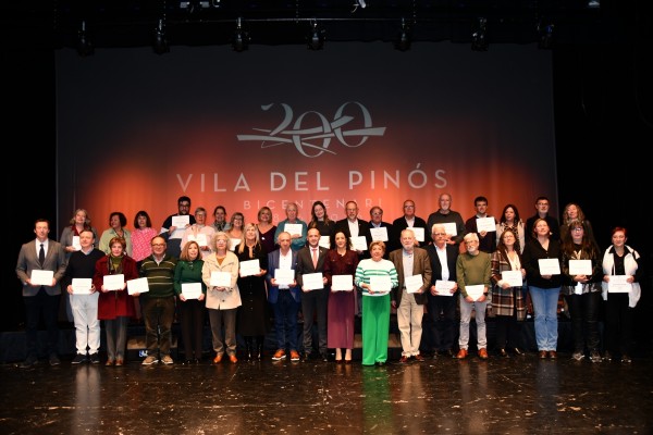 El Pinós conmemora su bicentenario con un emotivo homenaje a su historia y a quienes han gobernado el municipio