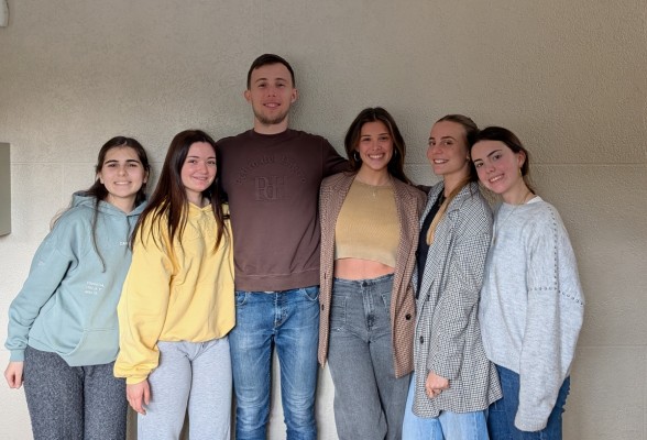 Las alumnas del Colegio Carmelitas de Cartagena triunfan en el IV Torneo de Debate Económico