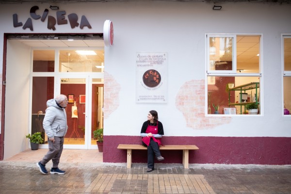 La Cirera: la nueva vecina de Patraix abierta a enseñar y mostrar arte
