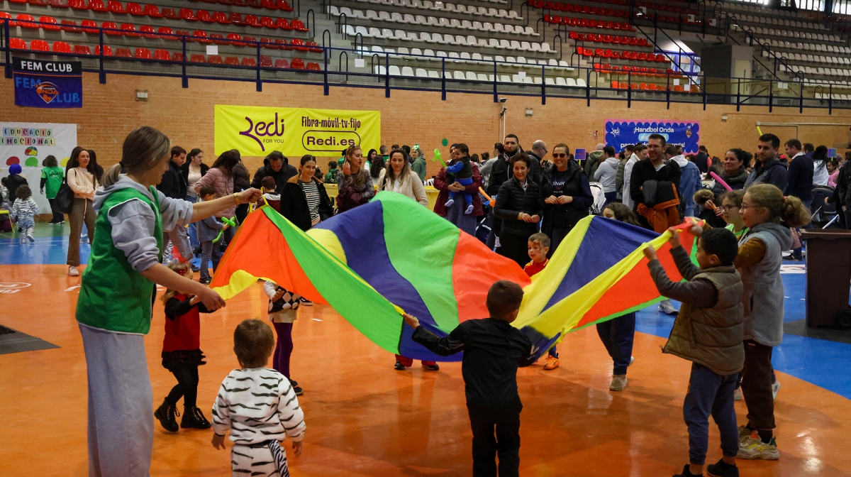 Onda convierte el Carnaval Escolar en una fiesta sobre las emociones para centenares de niños
