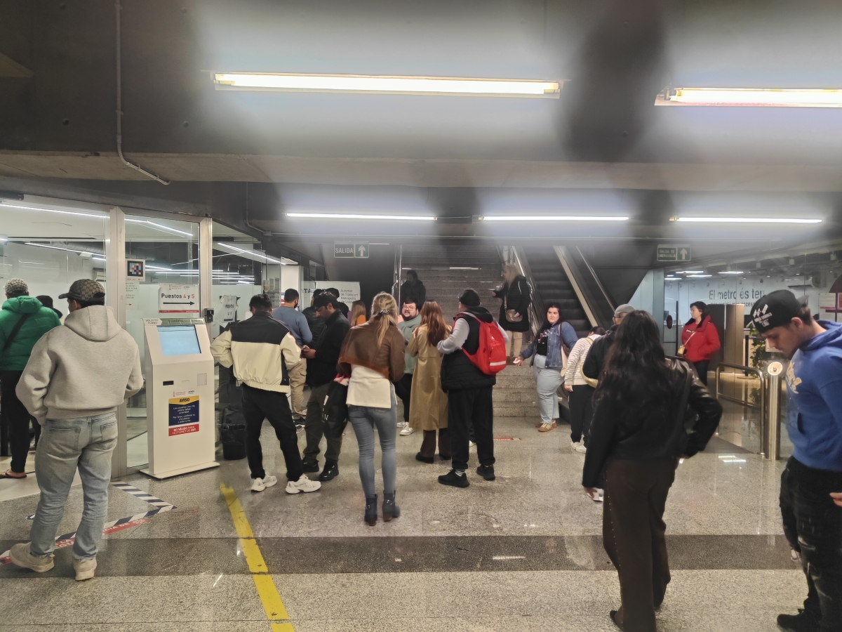 Hasta seis horas de cola y buscando turnos en la basura: el caos en la oficina de ATM en Colón