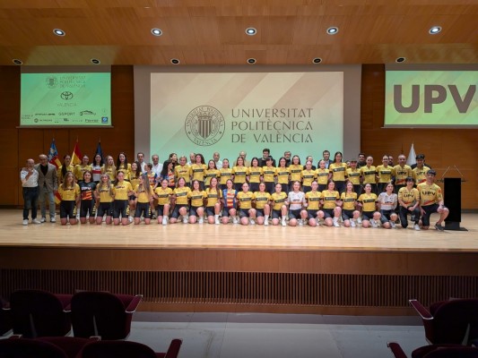 La UPV impulsa el talento sobre ruedas con la presentación de sus equipos ciclista femenino y paraciclista