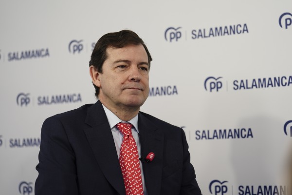 Temor en el PP a que Vox pueda superar el 20% en CyL y que el pulso en Extremadura enturbie la campaña de Mañueco