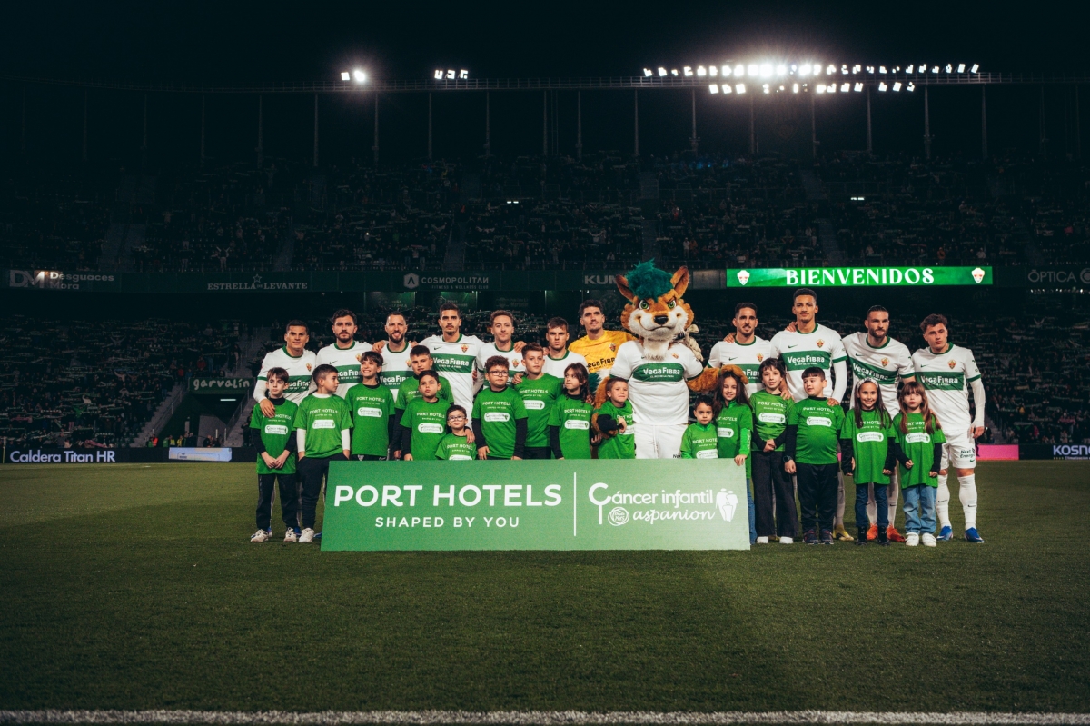 Once capitanes que son un ejemplo: Aspanion, el Elche CF y Port Hotels unen fútbol y esperanza en el Martínez Valero