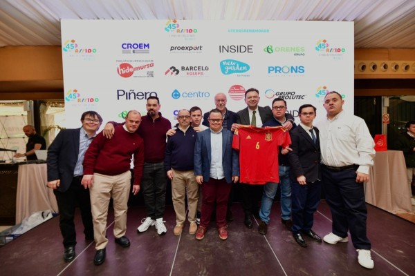 Vicente del Bosque celebra con ASSIDO 45 años de compromiso con la inclusión en la Región de Murcia