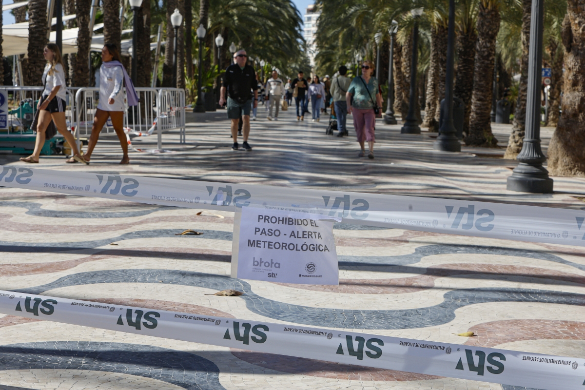 Alicante cancela la 'mascletà' del domingo y prorroga la retirada de veladores hasta el lunes por el viento