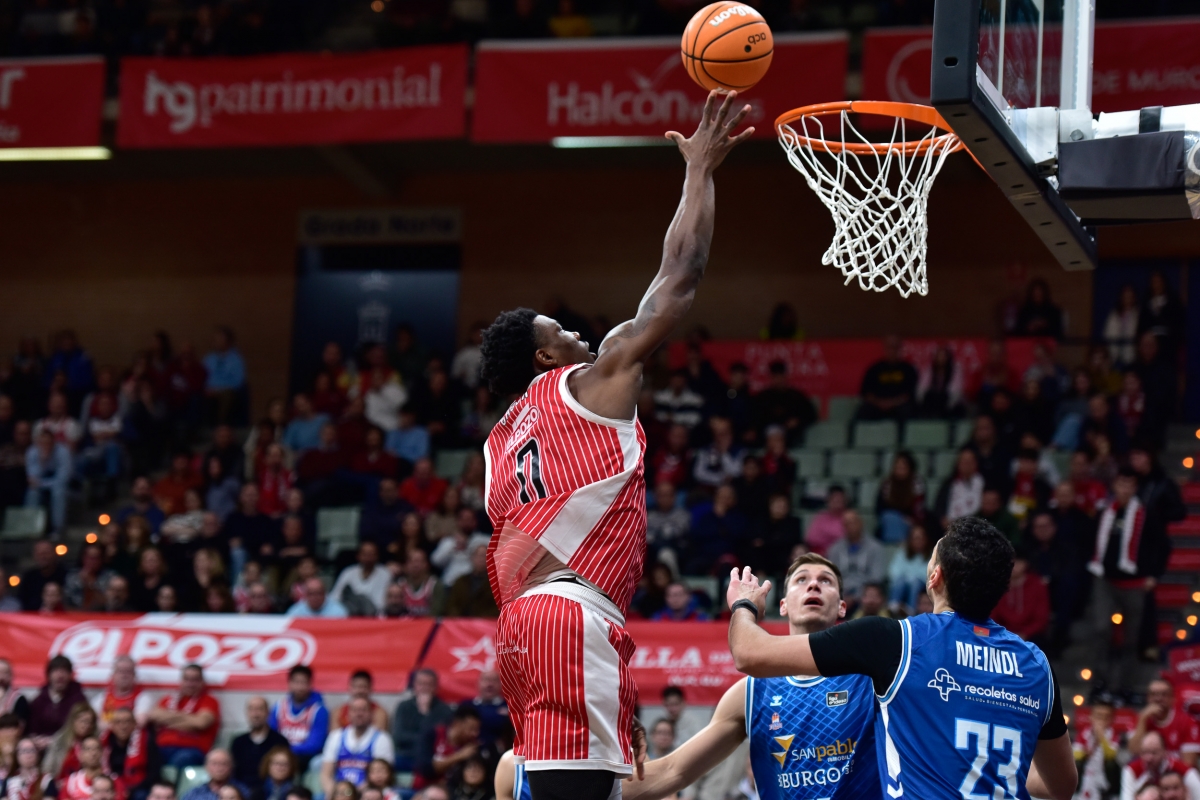 El UCAM CB logra otro triunfo convincente, duerme tercero con un 14-7 y llegará muy bien a la Copa