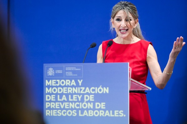 Díaz firma este lunes con CCOO y UGT la subida del SMI para 2026 en presencia de Pedro Sánchez