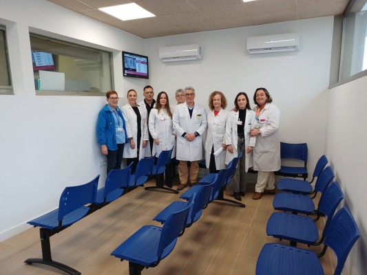 El hospital Santa Lucía de Cartagena estrena una sala de espera para pacientes externos del servicio de Farmacia