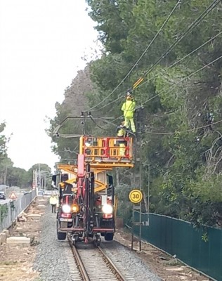Metrovalencia restablece la circulación entre Paterna y l'Eliana, interrumpida por árbol