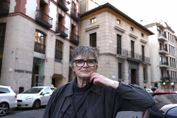 La reconocida artista islandesa Rúrí habla sobre su arte comprometido este martes en el Colegio de Arquitectos de la Región
