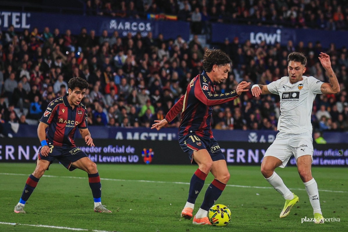 Las mejores imágenes del derbi entre Levante UD y Valencia CF