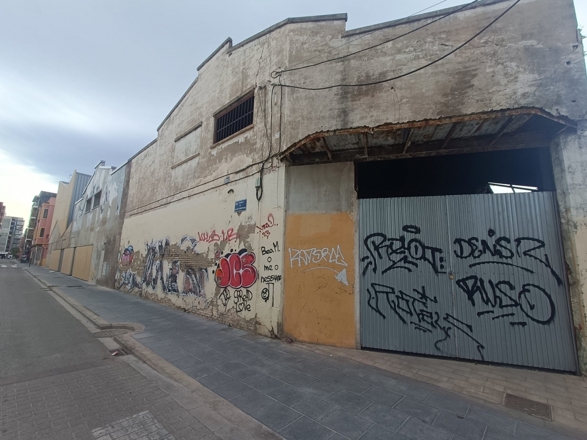Fachada de la antigua fábrica donde se proyecta el hotel.