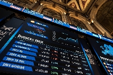 El Ibex 35 sube un 3,11% en el arranque de abril y apunta a recuperar los 17.600 puntos