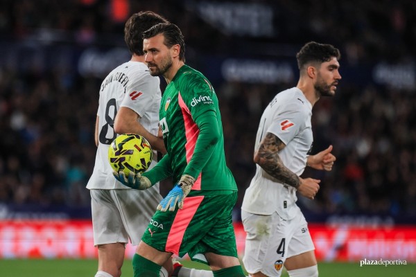El Valencia deja portería a cero a domicilio por tercera vez, como en la campaña 23-24