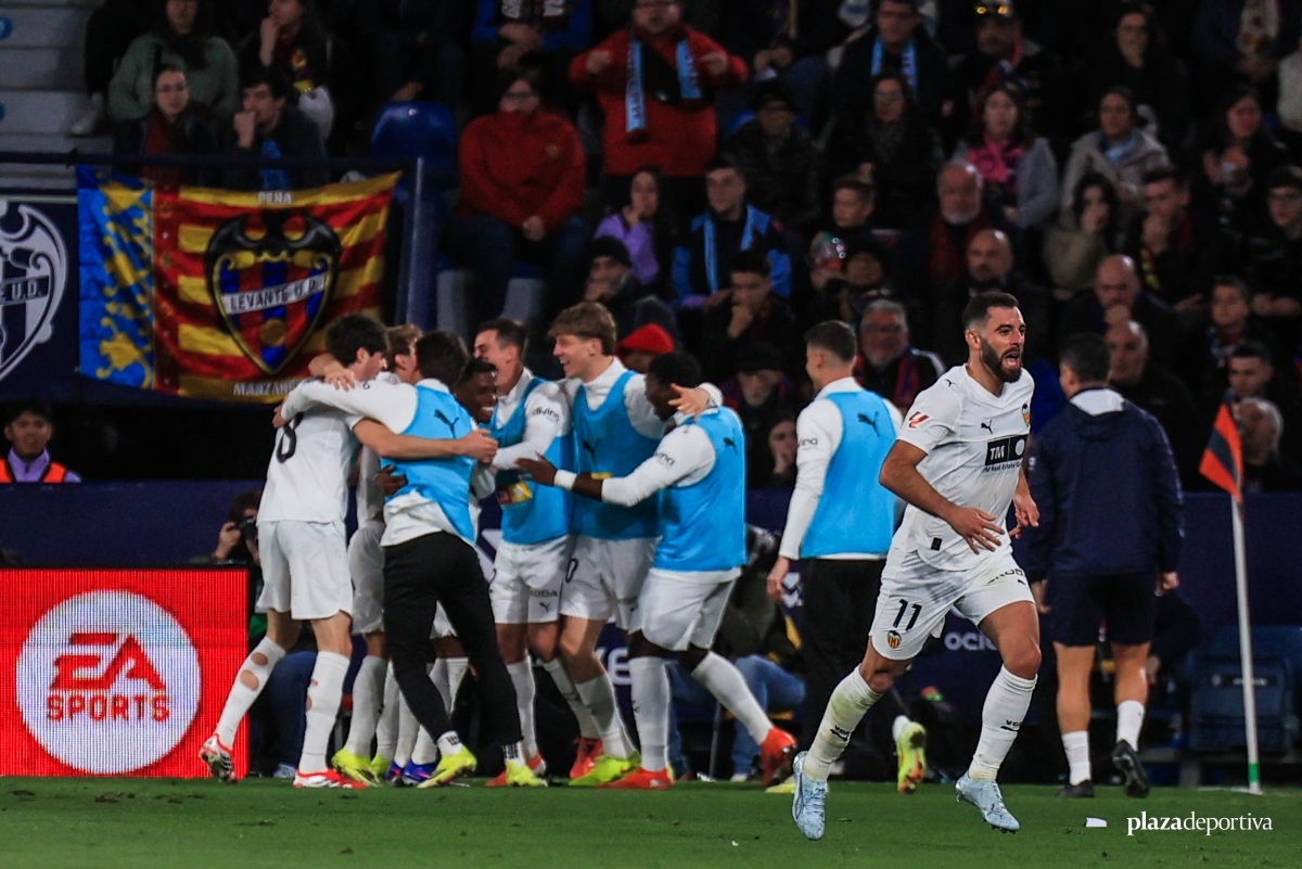El Valencia, primer equipo que gana las dos ediciones del derbi en una misma campaña