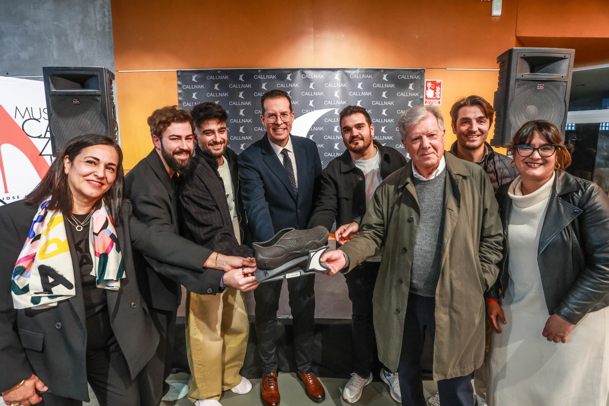 La firma del PCUMH Callnak presenta sus zapatos 3D producidos íntegramente en Elda