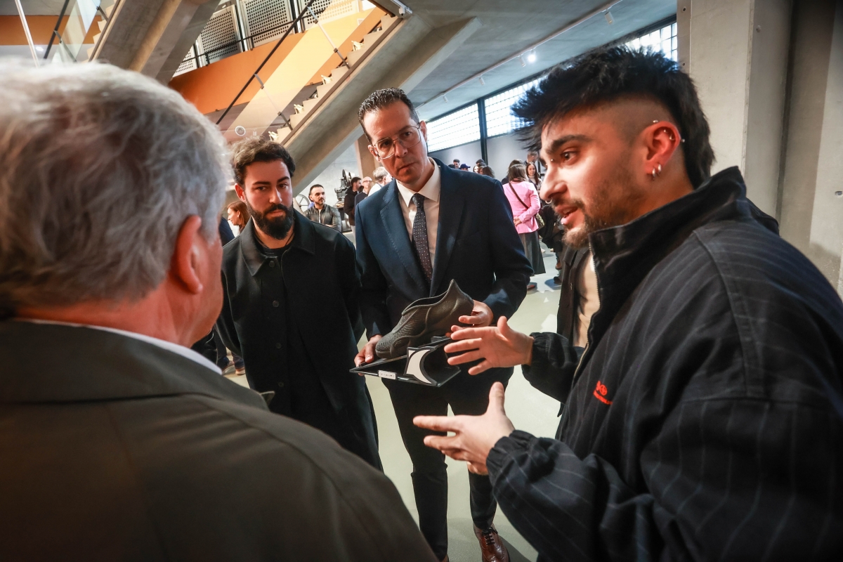 La firma del PCUMH Callnak presenta sus zapatos 3D producidos íntegramente en Elda