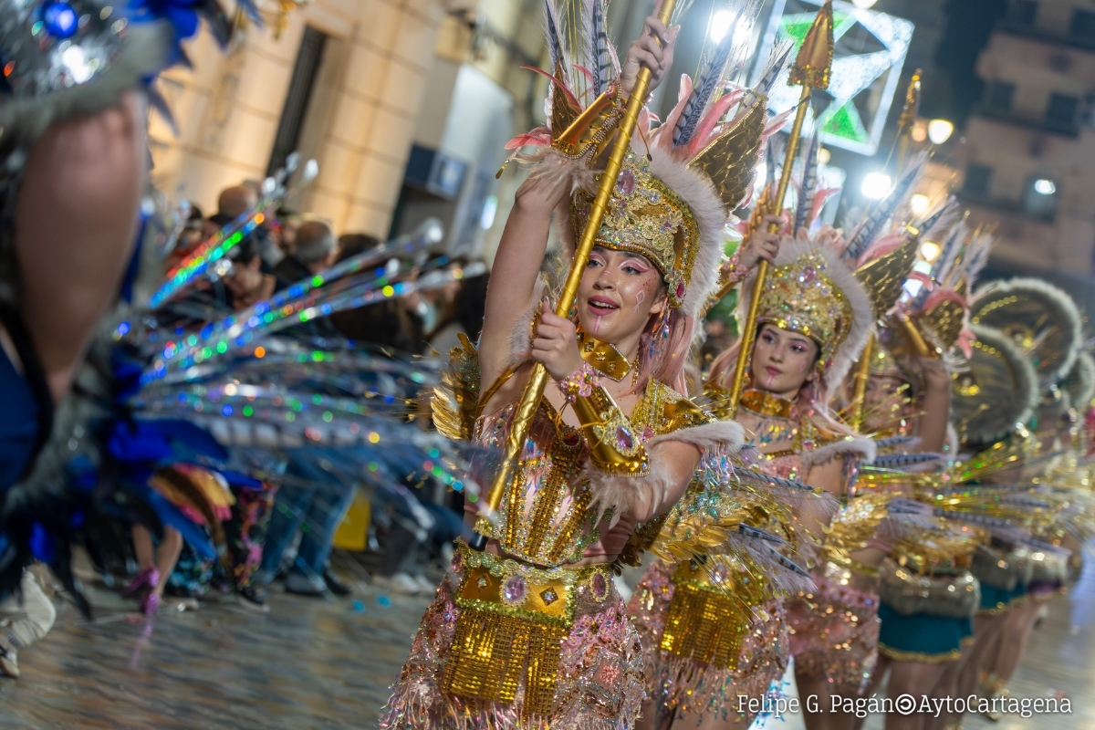 El Carnaval de Cartagena llena el centro histórico de música, color y sátira