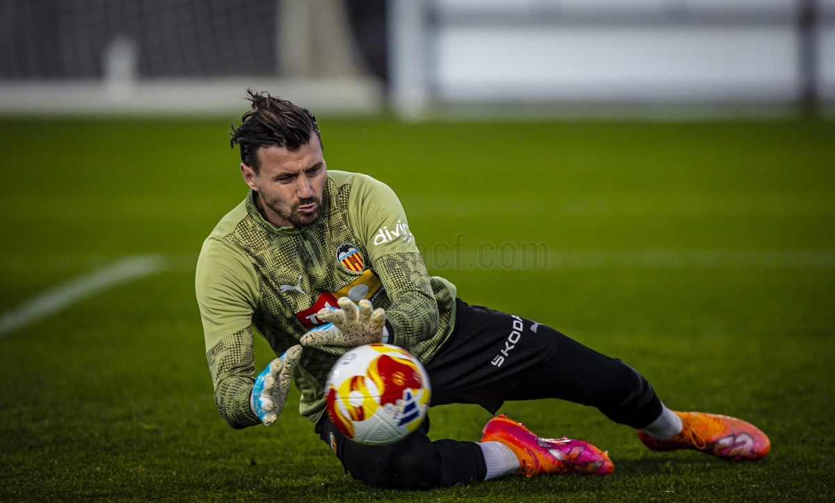 Dimitrievski mejora los números de Julen en sus primeros diez partidos