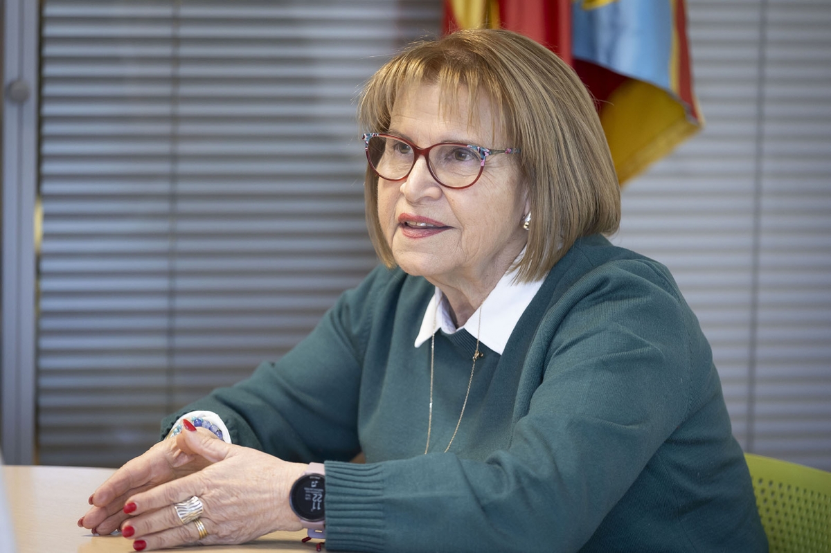Conxa García, alcaldesa de Picassent, durante una entrevista con Valencia Plaza. 