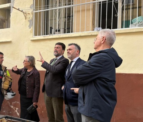 Vivienda y Alicante realojarán a 25 familias de los pisos de Miguel Hernández dañados por el fuego