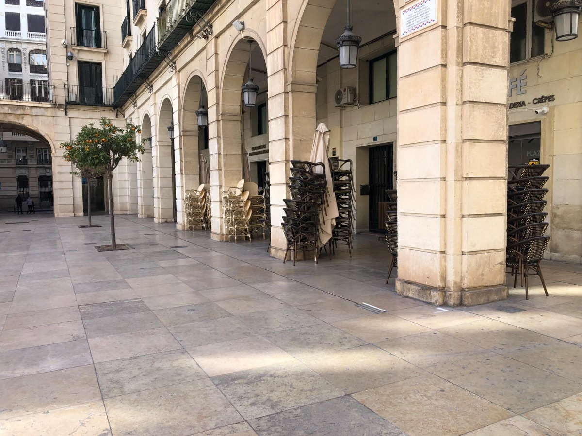 Casi una treintena de actuaciones de los bomberos en la provincia de Alicante por viento