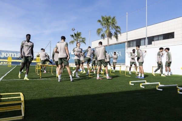 El Villarreal arranca la semana de los duelos regionales sin Gerard Moreno y Parejo