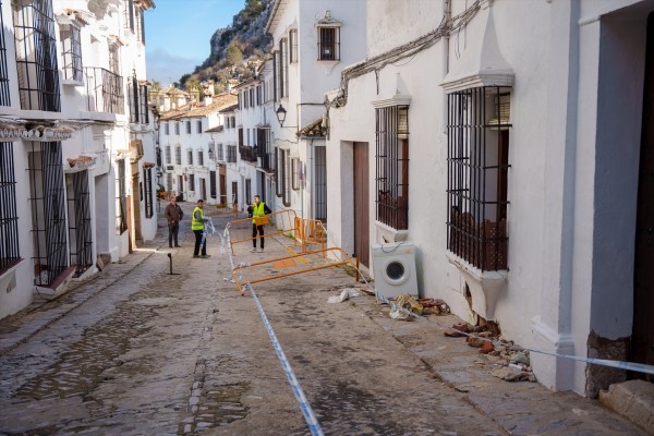 Confemercats organiza una campaña para comprar deshumificadores destinados a las familias de Grazalema