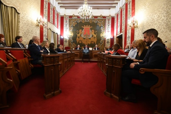 Vox lleva al pleno de Alicante una propuesta para prohibir el burka o el niqab en oficinas municipales