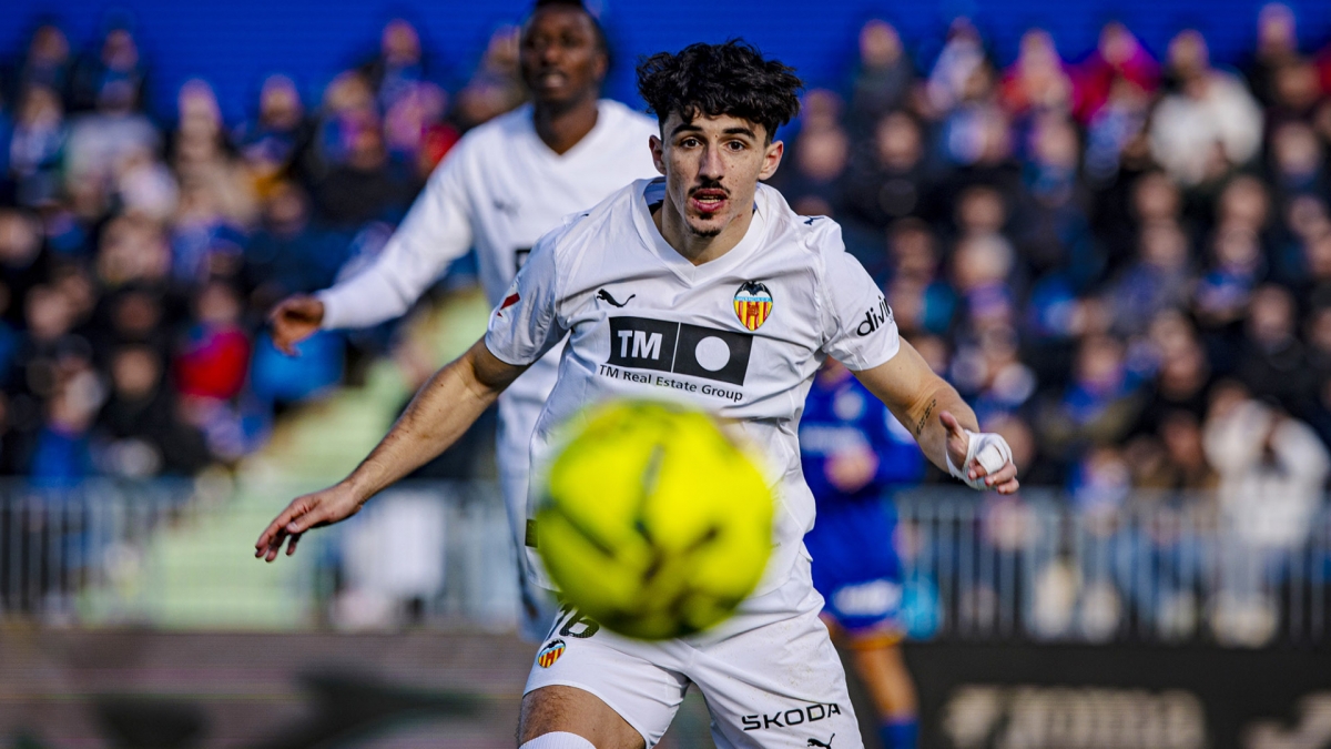 Diego López padece un esguince del ligamento lateral interno de la rodilla