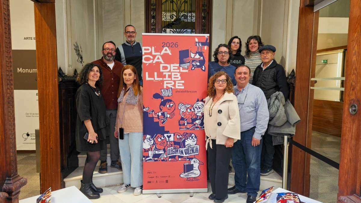 La Plaça del Llibre compleix 10 anys a Alacant amb l'únic desig de 
