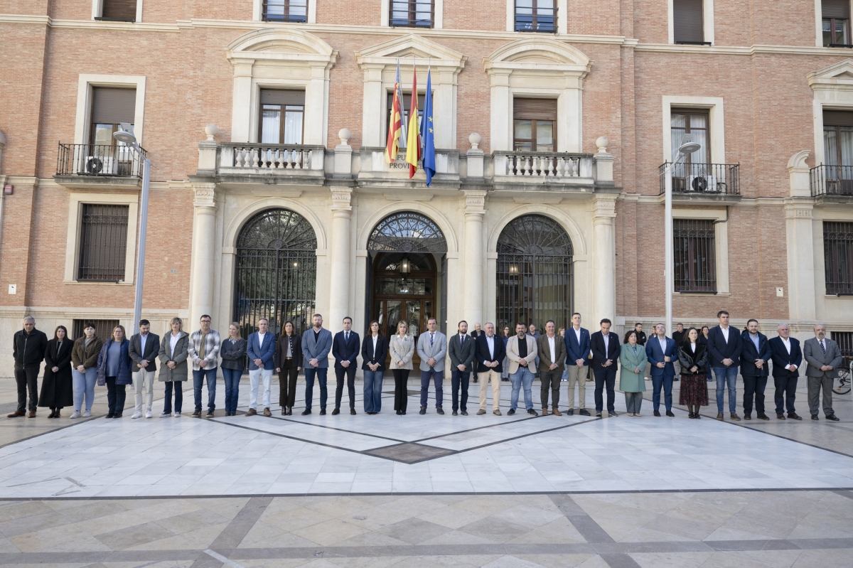 Castellón se concentra contra la violencia de género y condena el crimen cometido en Benicàssim