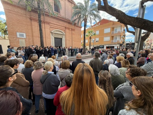 Castellón se concentra contra la violencia de género y condena el crimen cometido en Benicàssim