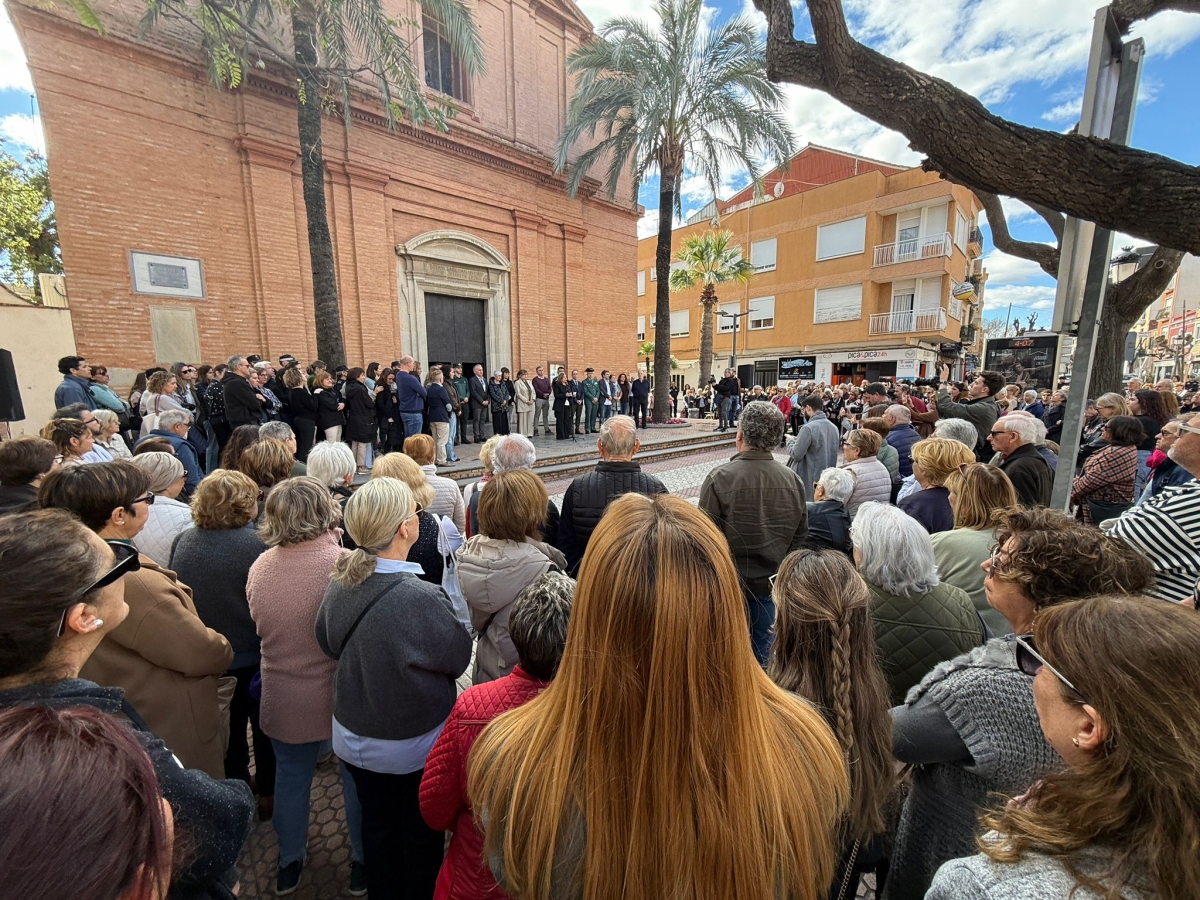 Castellón se concentra contra la violencia de género y condena el crimen cometido en Benicàssim