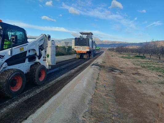 Concluyen las obras para renovar el acceso al polígono industrial de Alhama tras el deterioro provocado por la lluvia