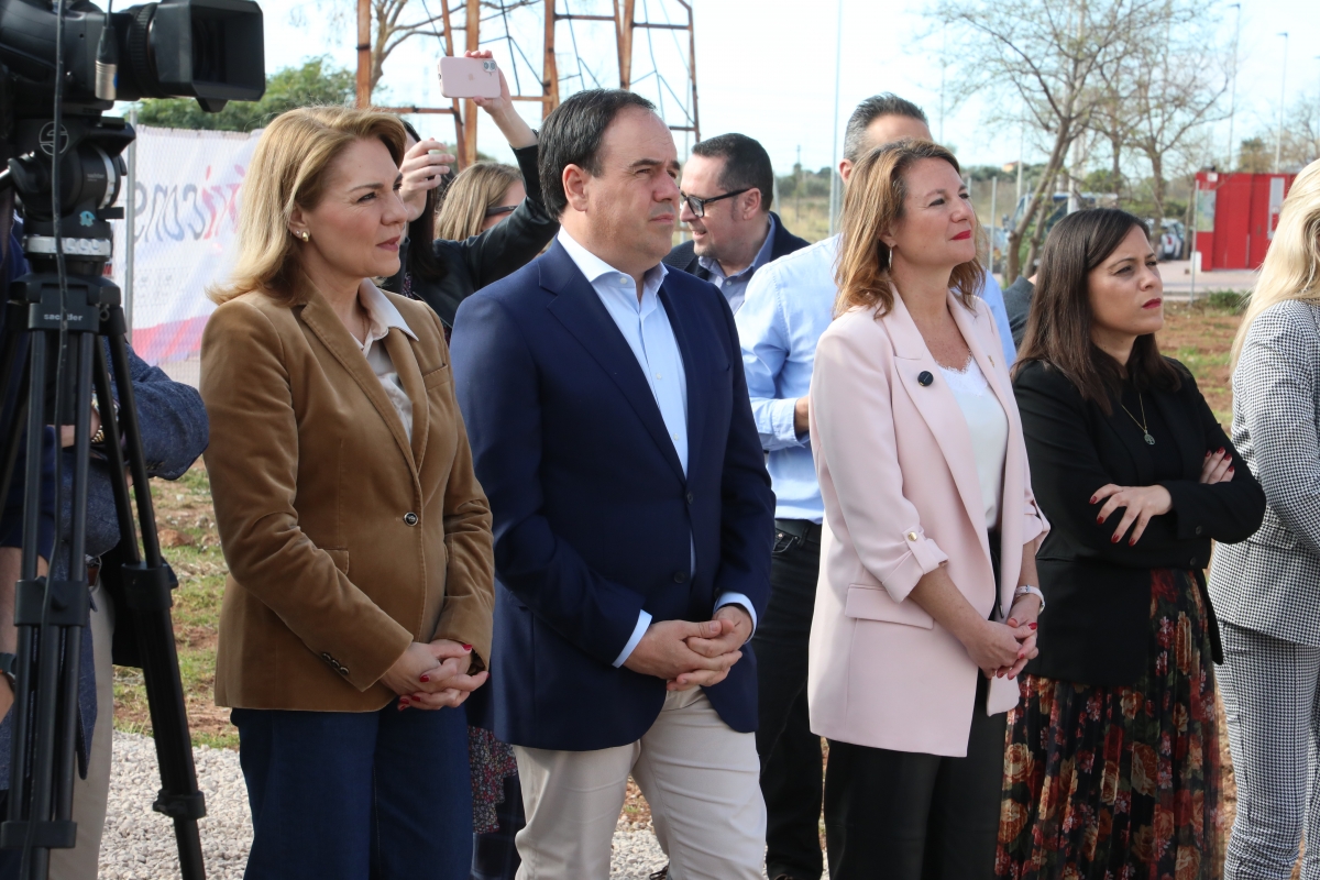 La vicepresidenta primera del Consell y consellera de Vivienda, Susana Camarero; el presidente de la Generalitat Valenciana, Juanfran Pérez Llorca; la alcaldesa de Castelló, Begoña Carrasco; y la concejala de Vivienda de Castelló, Ester Giner.