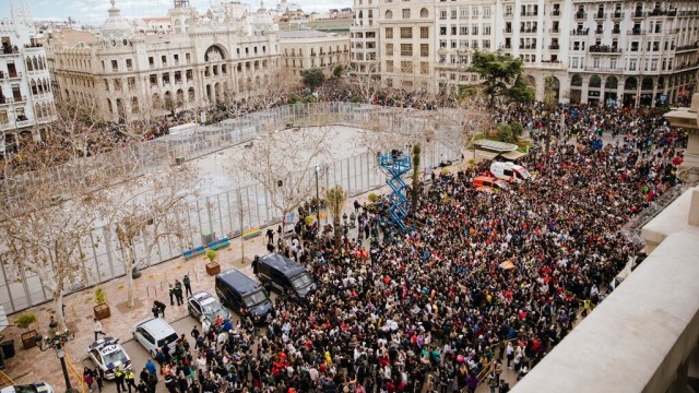 Educación recibe 41 solicitudes municipales para modificar el calendario escolar en Fallas