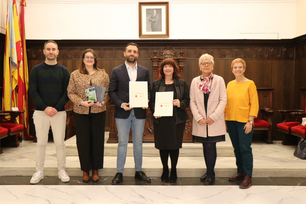 Sagunto firma un convenio con la AVL para promover el uso del valenciano en el ámbito público