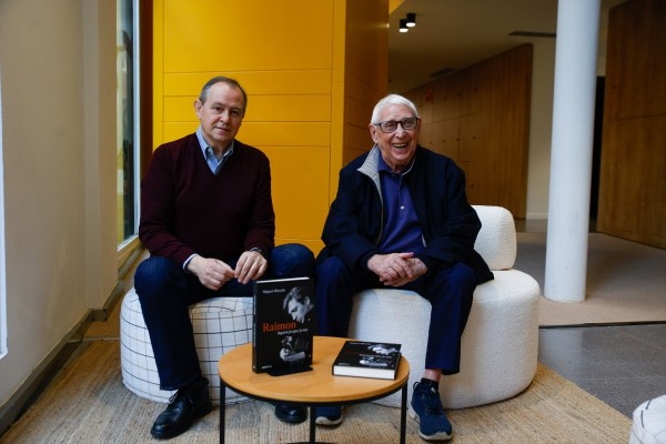 Miquel Alberola pone bajo el foco a Raimon en una biografía