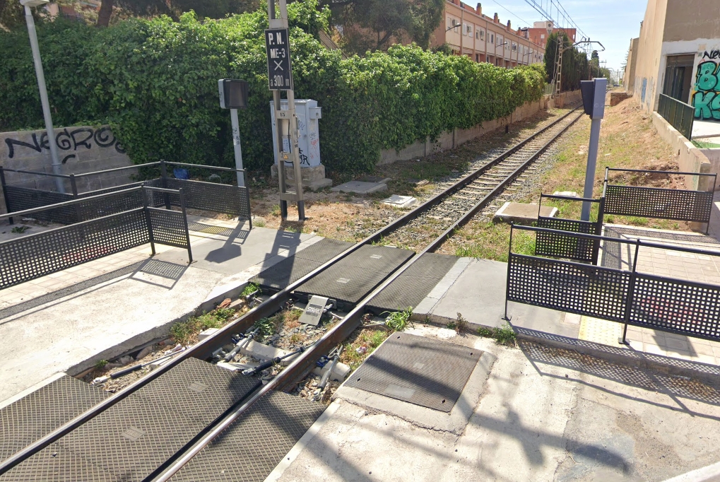 Paso a nivel entre Foios y Meliana. - Foto: VP Paso a nivel entre Foios y Meliana.