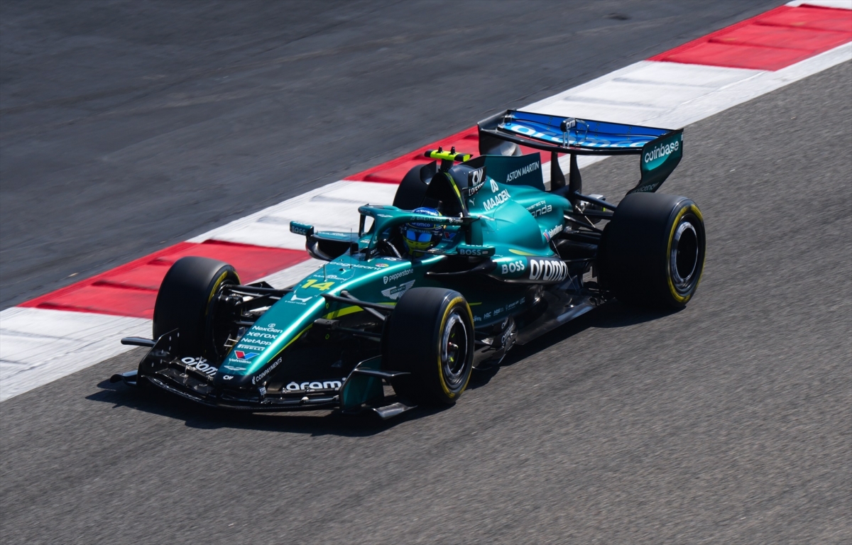 Fernando Alonso completa solo parte de la sesión matinal con tiempos alejados de los mejores