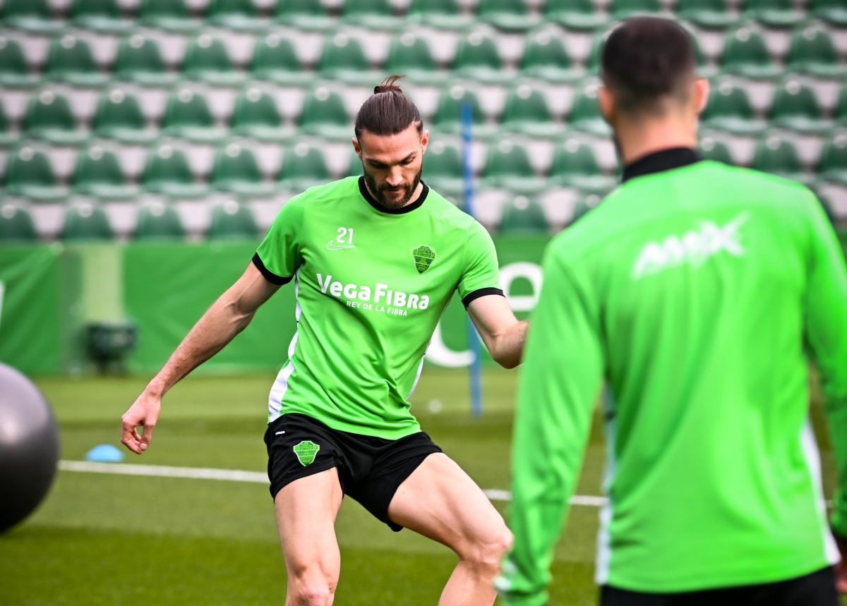 El Elche prepara la visita al Athletic Club con las ausencias de Diangana y Héctor Fort