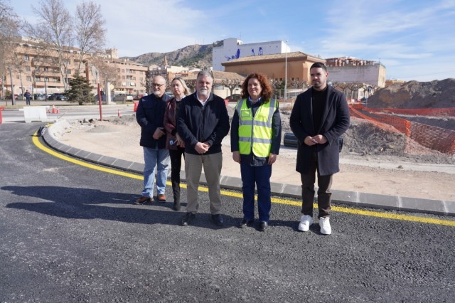 La Generalitat pone en servicio una rotonda de la nueva ronda urbana de Villena y avanza en la supresión del paso a nivel ferroviario